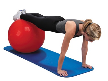 Фото упражнения планка на прямых руках на мяче для фитнеса