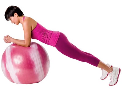 Фото упражнения планка с катящимся мячом